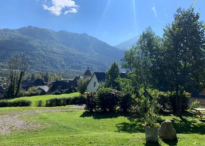 Dans Avec Jardin, Vue Montagne * Aucun